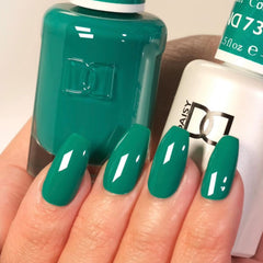 DAISY DND Cosmopolitan 735 lacquer bottle matching jade shade for quick touch-ups