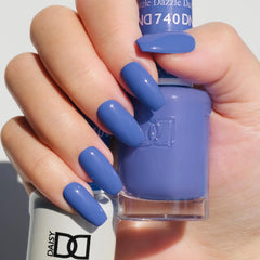 DAISY DND Dazzle 740 lacquer bottle for fast-drying, long-lasting finish.