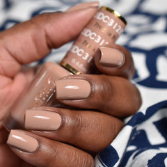 Daisy DND Freckle 312 lacquer bottle pairs color with durable shine