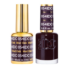Daisy DND Mud Oak bottle closeup shows rich pigment and depth.