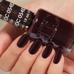 Daisy DND Mud Oak brush-on lacquer demonstrates smooth, even coverage.