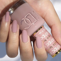 DAISY DND DC lacquer Light Apricot tube ready for quick at-home manicure.