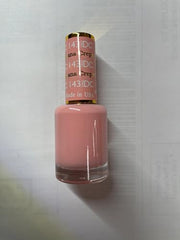 DAISY DND DND DC at-home manicure setup with duo kit for easy color coordination.