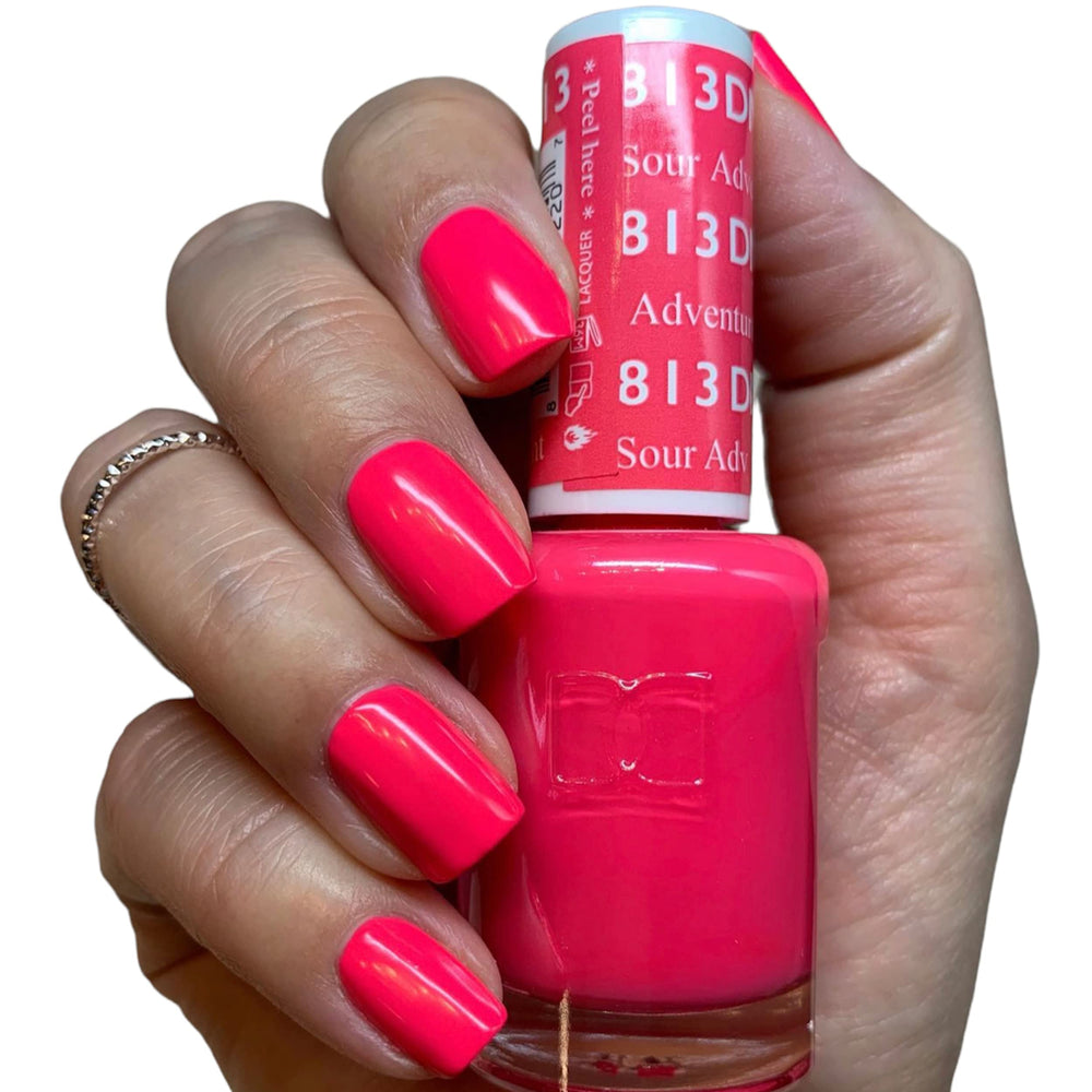 Daisy DND pink lacquer duo on display shows a matching color pairing