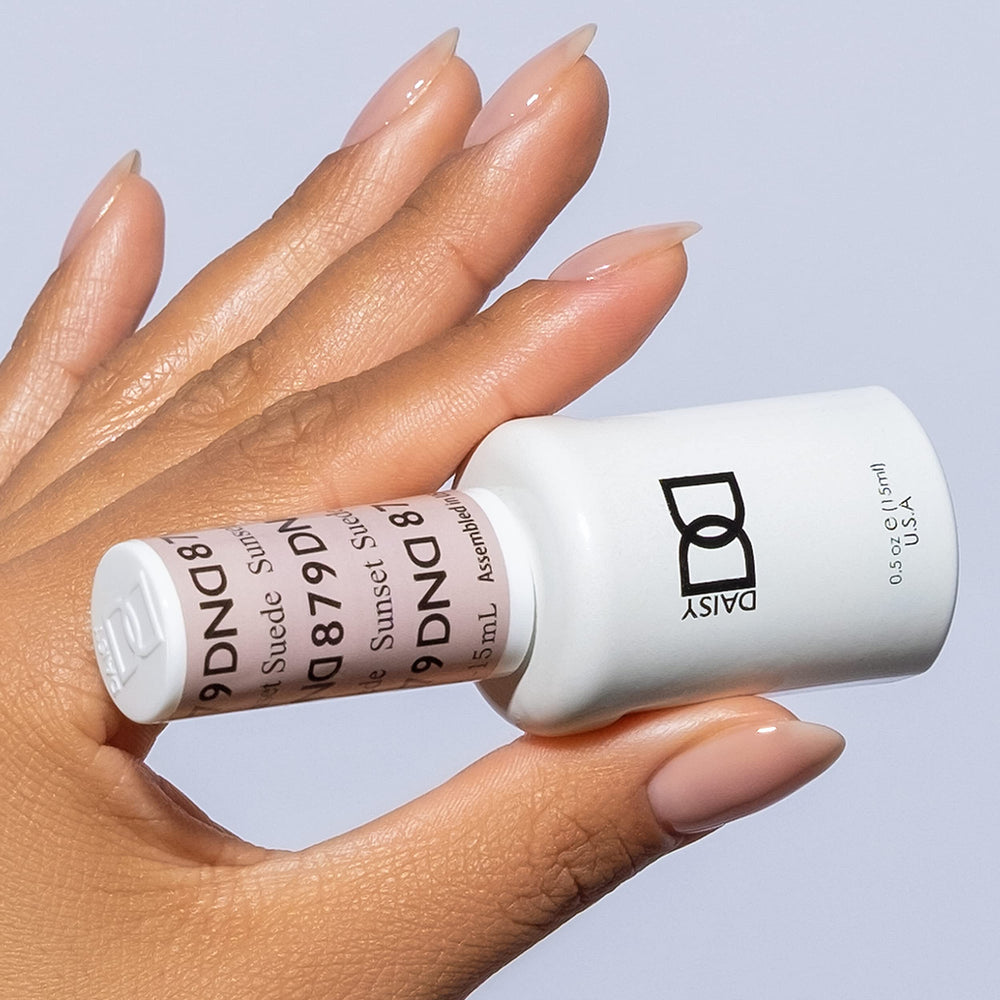 Daisy DND Sunset Suede lacquer bottle showing quick-dry, chip-free finish