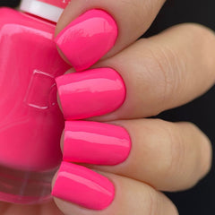 DAISY DND Sweet Tooth lacquer bottle in matching pink shade for cohesive mani
