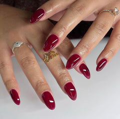 Daisy DND Wineberry duo swatch display demonstrates coordinated color for a cohesive manicure.