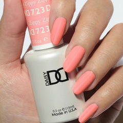 Daisy DND Zippy lacquer bottle for fast air-dry manicure.