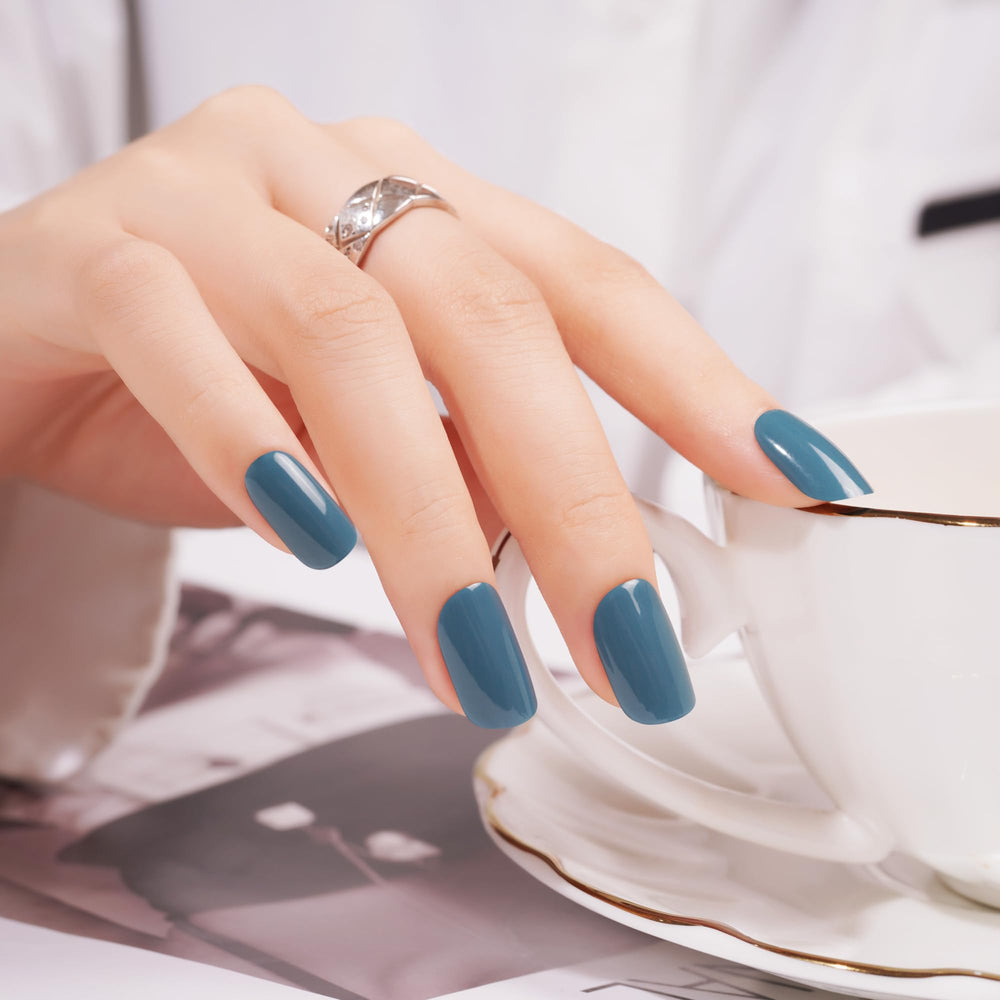 DANNI & TONI quick DIY manicure for busy days with no dry time
