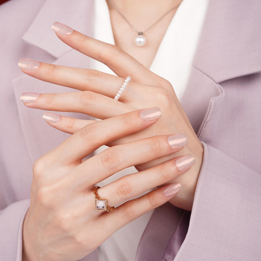 DANNI & TONI no topcoat needed; integrated gel finish for quick nails.