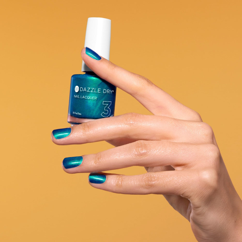 Dazzle Dry Speed Boat brush stroke demonstrates smooth, even application.