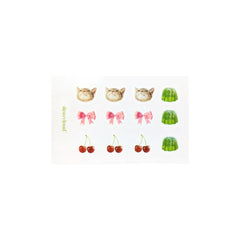 Dearcloud jelly-mold design patches offer breathable coverage to calm skin.
