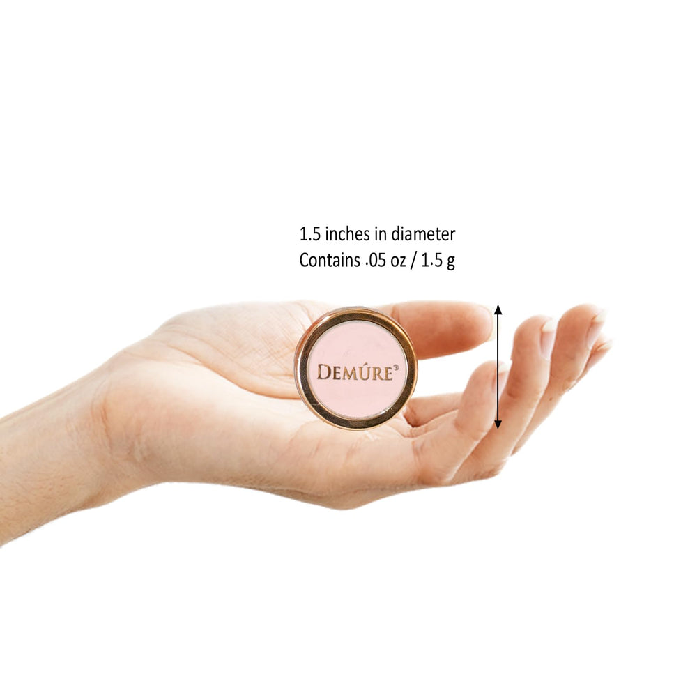 DEMÚRE eye shadow copper shimmer on lids for versatile day-to-night wear.