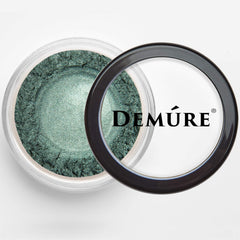 DEMÚRE Glitter eye shadow close-up reveals fine emerald sparkle on skin