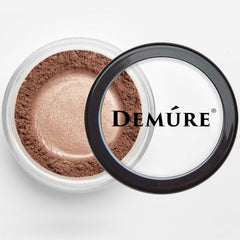 Demure Mineral Eye Shadow Pink Copper pigment detail highlights fine sparkle with lightweight feel