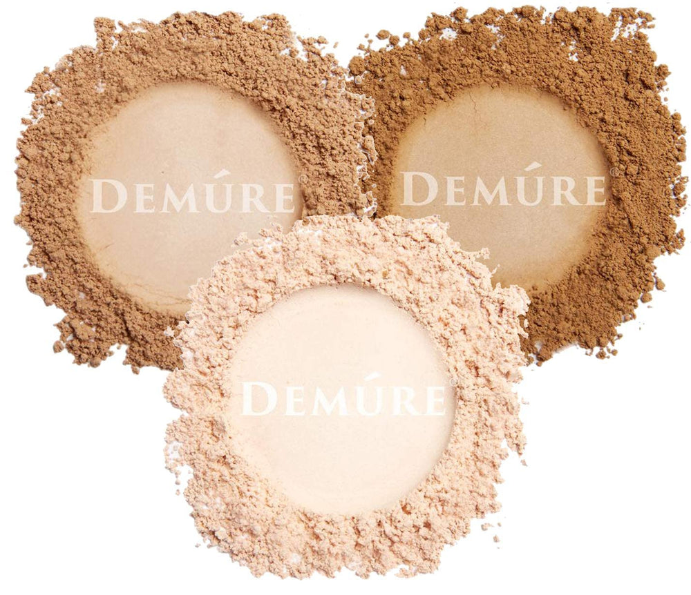 DEMÚRE Demure Mineral Finishing Powder in Tan demonstrates easy blend for crease-free wear.