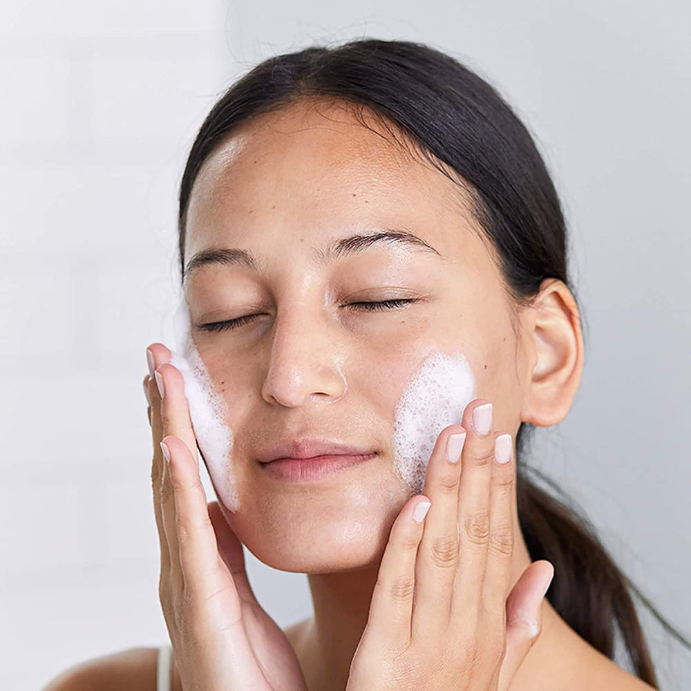 3.5 oz tube packaging shown for easy, travel-friendly cleansing.