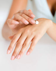 Dionis application-on-dry-skin demonstrates soothing, hydrated hands after use
