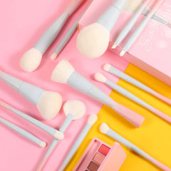 Docolor bronzer brush for even contour and sun-kissed warmth