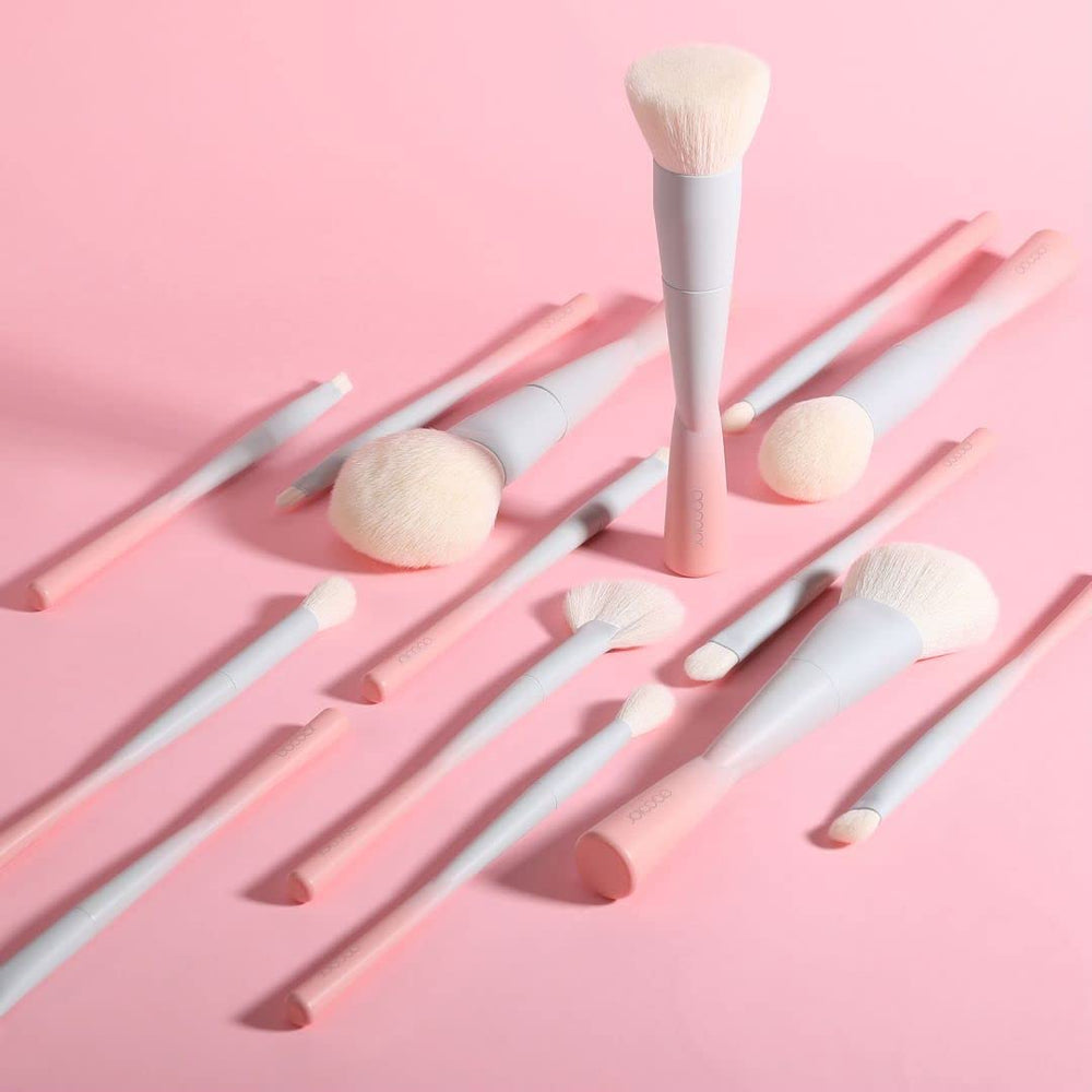 Docolor foundation brush delivers silky application across the face