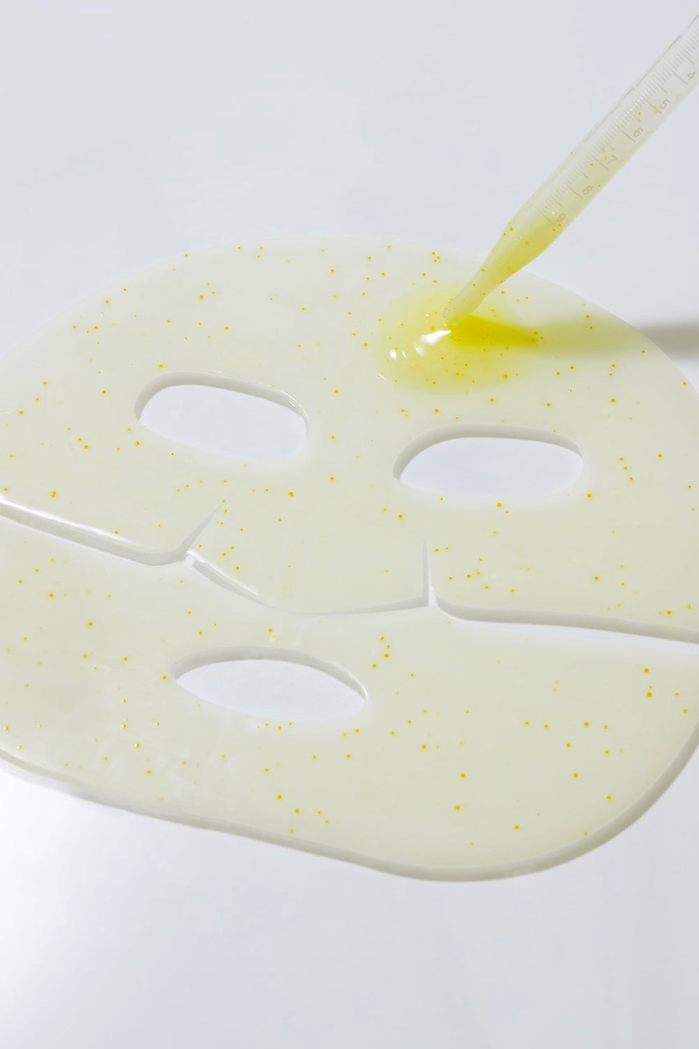 Dr.nineteen ReDRN Skin Magnet Hydrogel Mask capsules visible inside the packaging highlight concentrated actives.