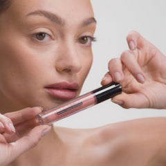 Mineral sunscreen protection with no white cast on lips