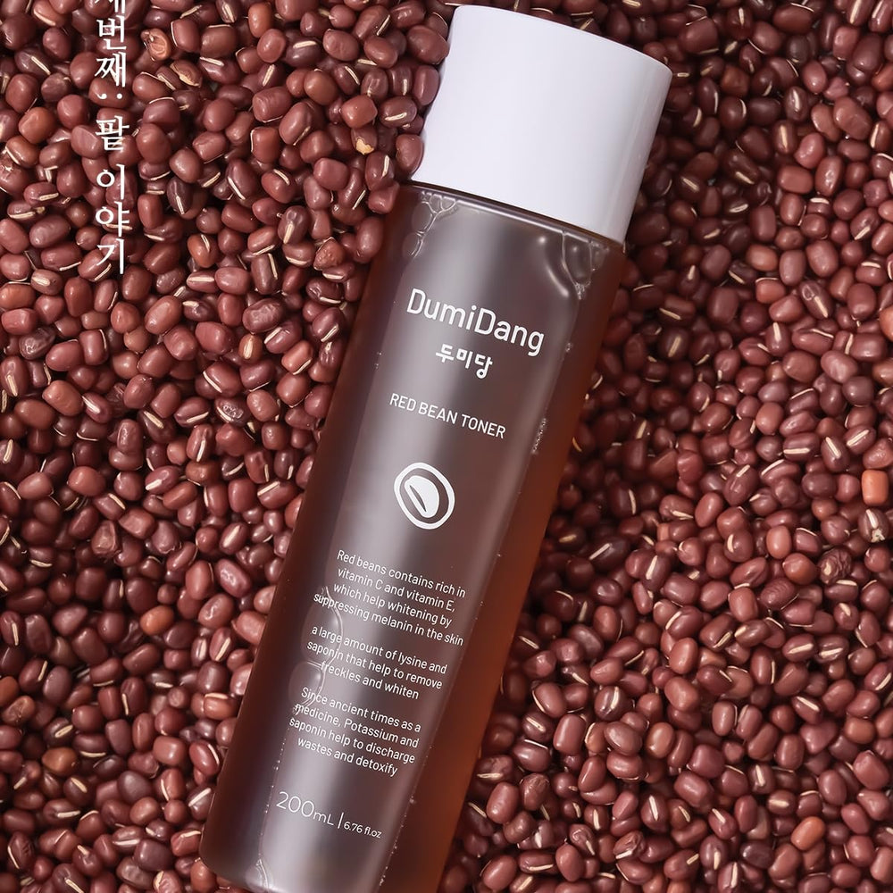 DumiDang Toner application on hand demonstrates quick-absorbing formula for refreshed skin.