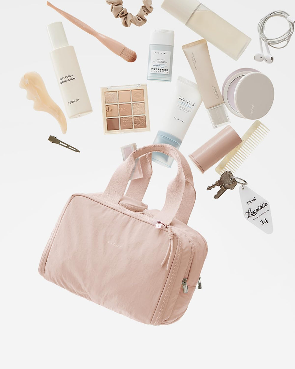 EACHY Makeup bag safe for daily use and as a gym or bridesmaid gift pink.
