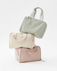 EACHY Cloud-textured exterior adds chic style to practical travel gear pink.