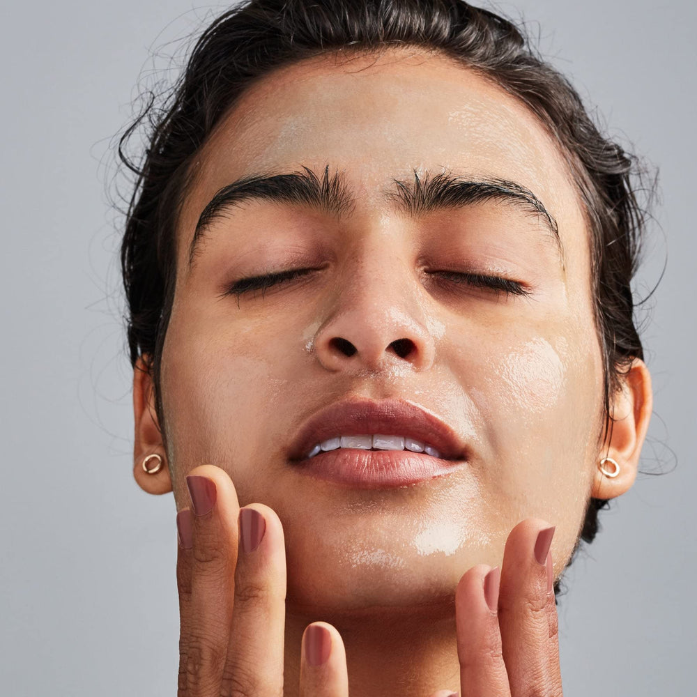 Earth To Skin Super Greens Cucumber Jelly Mask texture is a light gel that feels refreshing