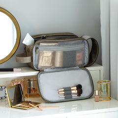 Elviros Toiletry Bag double-zip opening enables quick access to contents