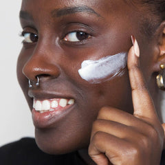 Lemon balm antioxidants brighten and soothe the complexion