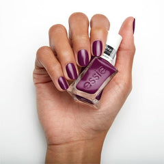 essie Gel Couture chip-resistant finish shown in a close-up swatch