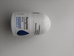 Etiaxil Strong underarm use during daily activities shows discreet protection.