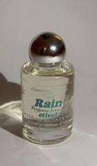 Etivel Rain perfume oil on skin for lasting freshness.