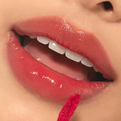 ETUDE Glow Fixing Tint 4 Chilling Red close-up lips with luminous color.