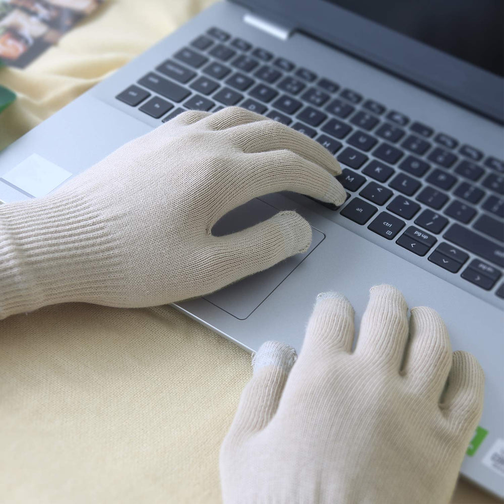 Evridwear lightweight beige gloves feel airy on the hands.