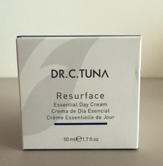 Close-up of the cream texture from FARMASi Dr. C. Tuna Resurface Day Cream.