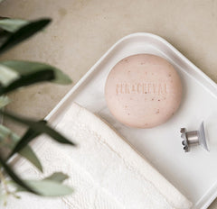 Fer à Cheval solid shampoo carries oat milk scent for soothing wash.