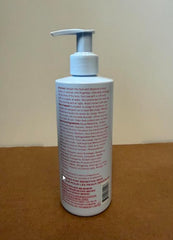 First Aid Beauty Ultra Gentle Cream-to-Foam Cleanser fragrance-free formula highlight