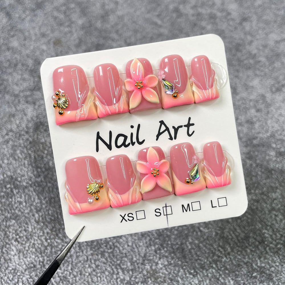 Flower Press On Nails with golden-shell details for glamorous evenings