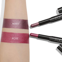 FOCALLURE long-wear formula keeps shadows vibrant all day