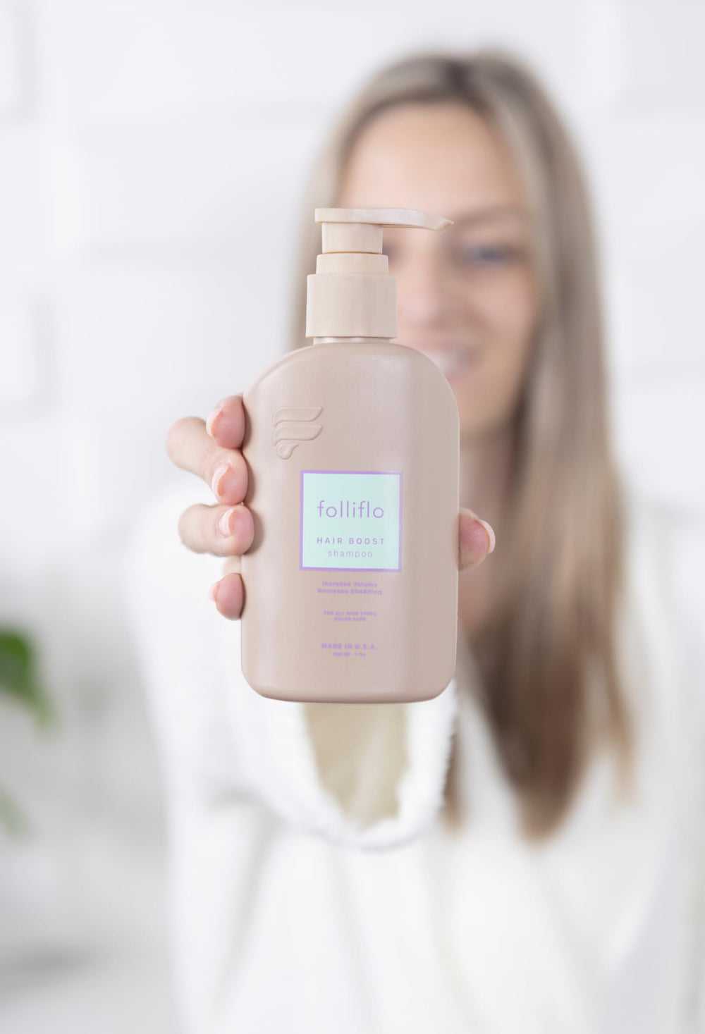 Creamy lather of Folliflo shampoo conveys gentle cleansing for daily use.