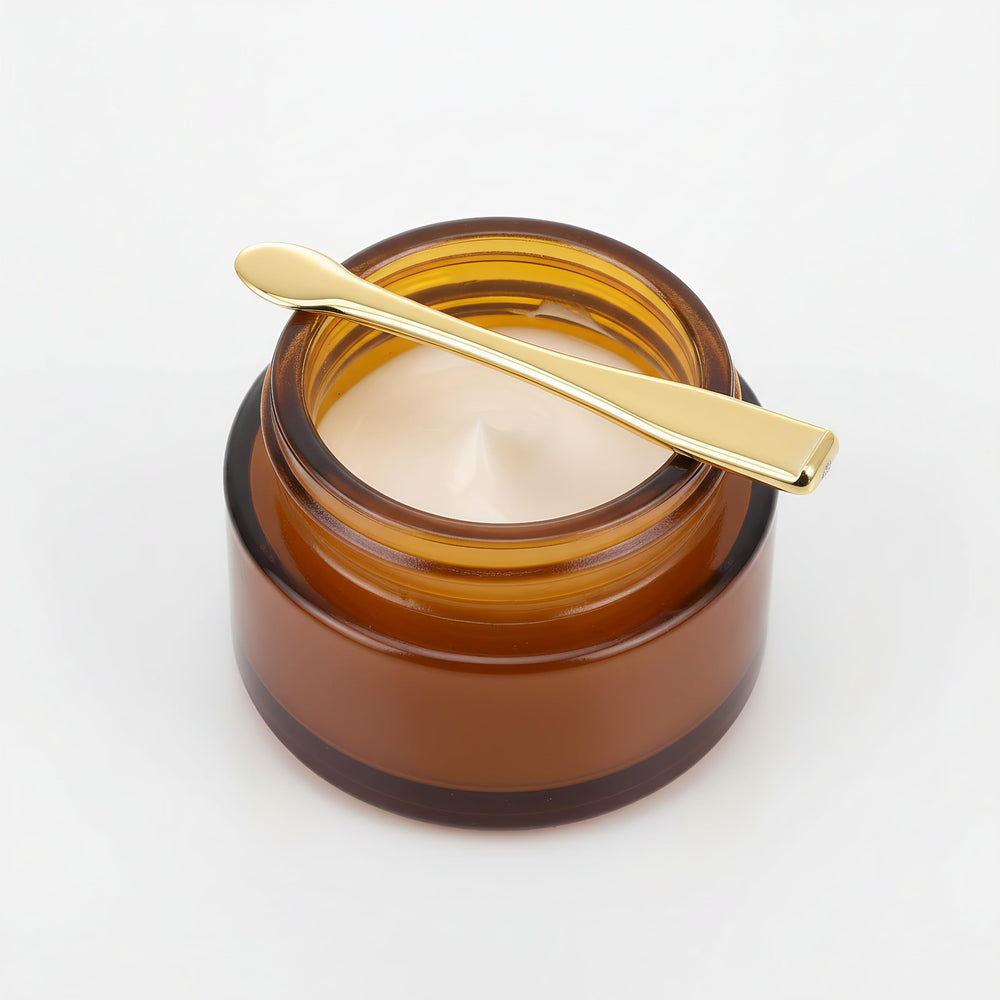 FOMIYES home spa and salon-use spatula for hygienic application.