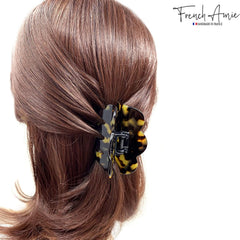 French Amie Crown Wave Yellow Tokyo small clip blue variant, versatile color option.