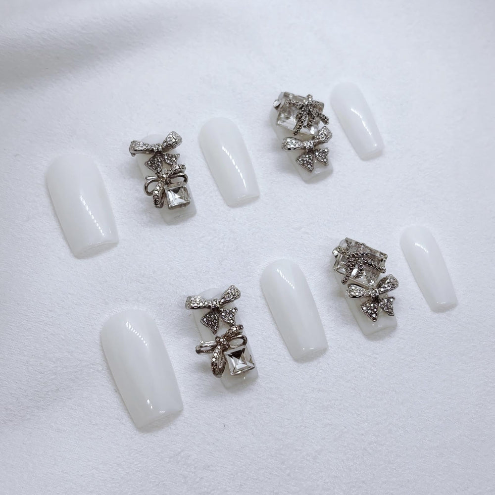 FURNUNUBI 3D jeweled nails design featuring sparkling detailing for party-ready hands