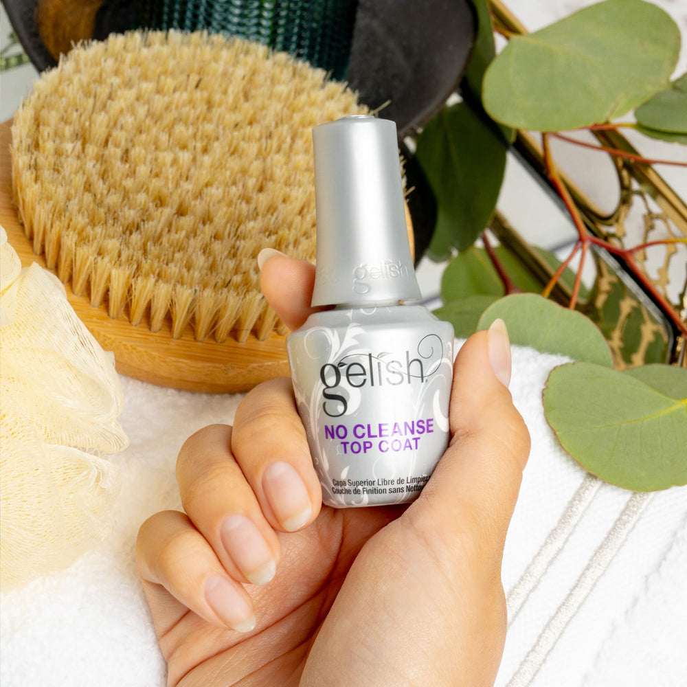 Gelish No-Cleanse Top Coat supports up to 21 days of wear and color protection.