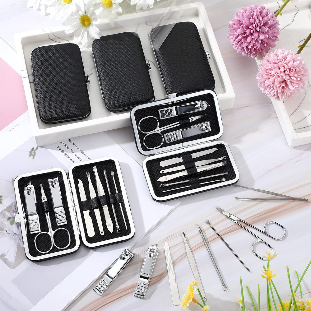 Geosar grooming kit brushed silver finish ready for gifting.