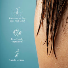Gilchrist & Soames Zero% Unisex Conditioner application on hair suggests deep hydration and smoothness.