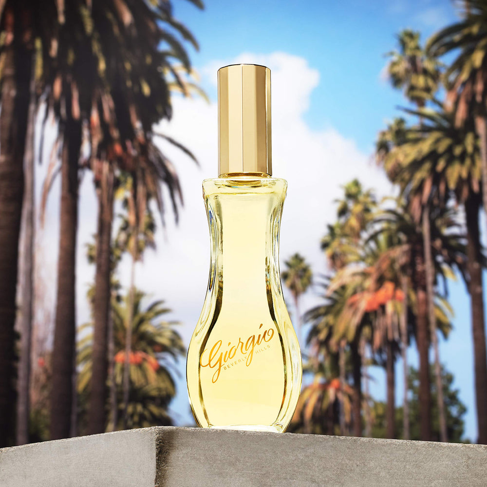Wood and musk notes suggest lasting warmth in the scent